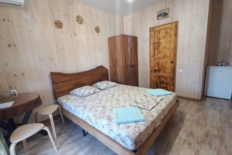 Комната 2-местного номера гостиницы АльДэн у Азовского моря
